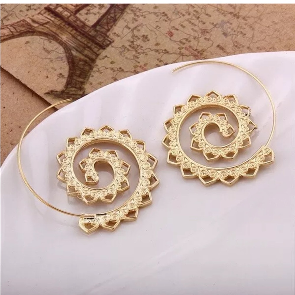 New Yellow Gold Sun Sunflower Sun Hoop Earrings - Picture 4 of 4